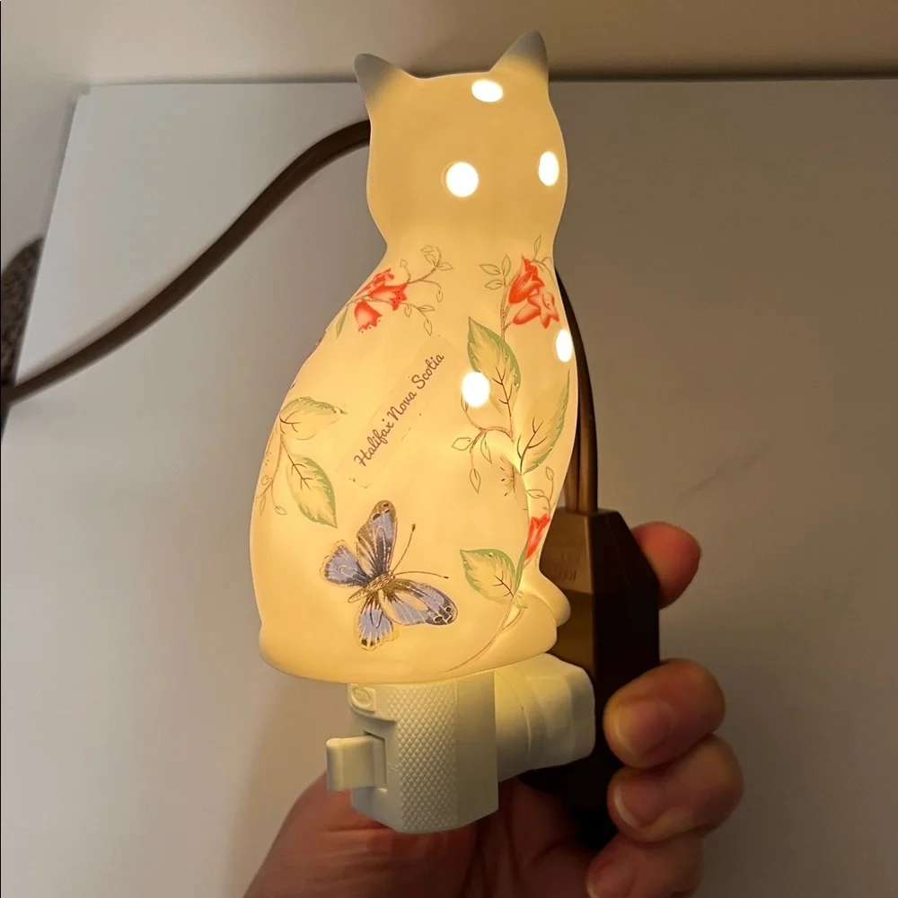 Adeline. Cat Night Light. Porcelain Kitten Butterflies 🦋 and Flowers 🌺 NWOT